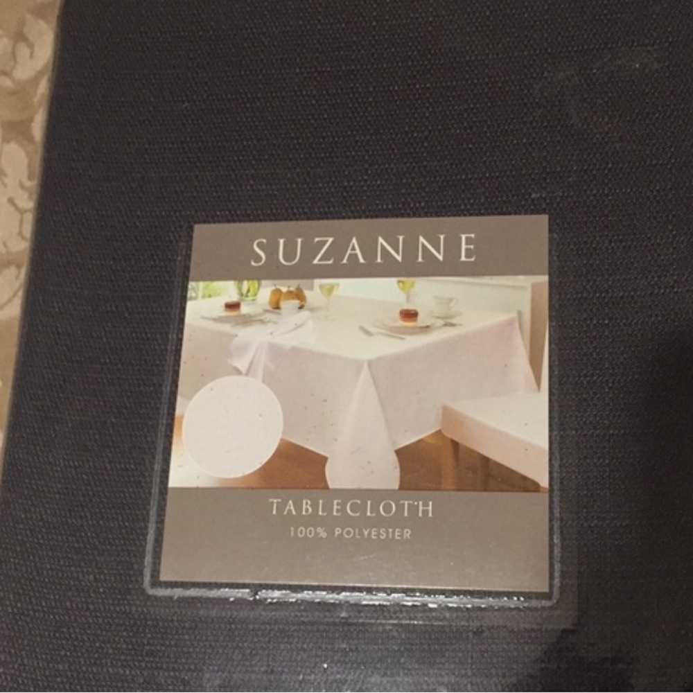 Tablecloth: Linen Look,  Oval, 60” x 84” Suzanne in Gray, NWT